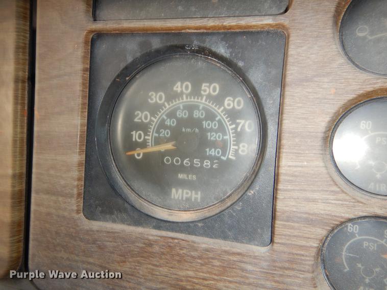 image for item FQ9643 1979 International F2574 vacuum truck