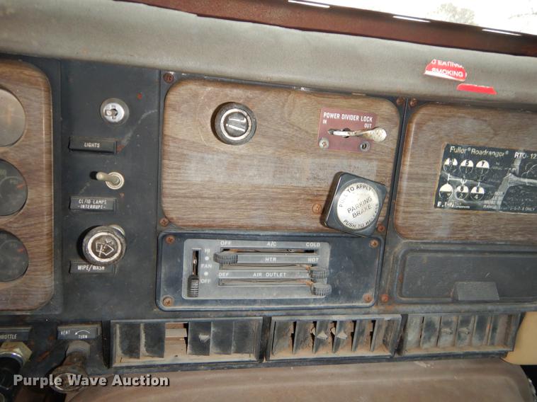 image for item FQ9643 1979 International F2574 vacuum truck