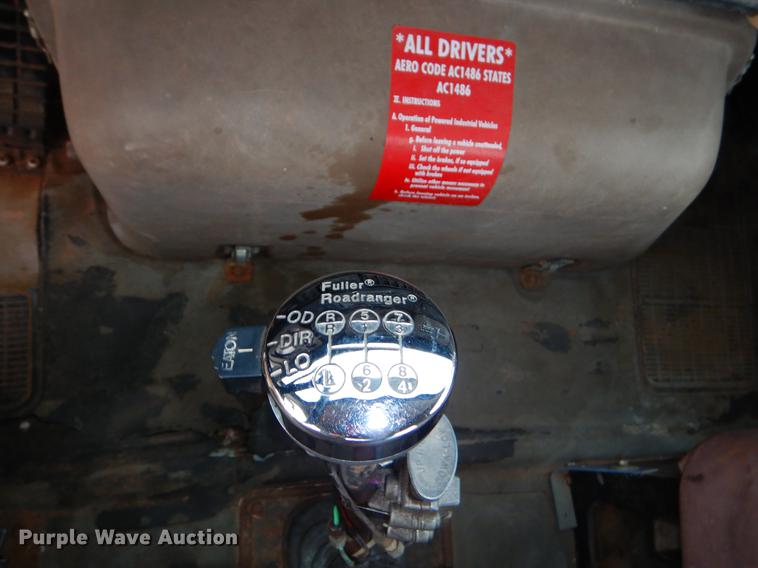 image for item FQ9643 1979 International F2574 vacuum truck