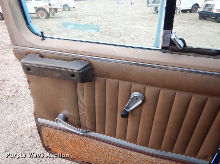 image for item FQ9643 1979 International F2574 vacuum truck