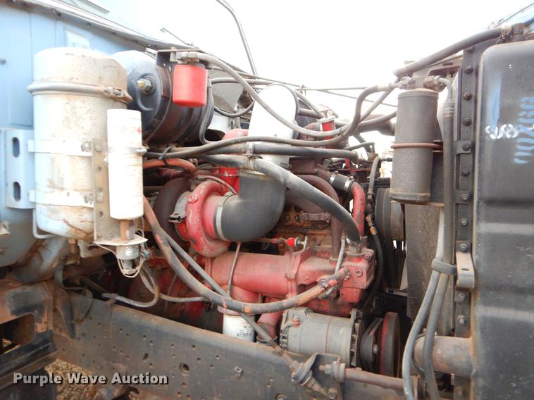 image for item FQ9643 1979 International F2574 vacuum truck