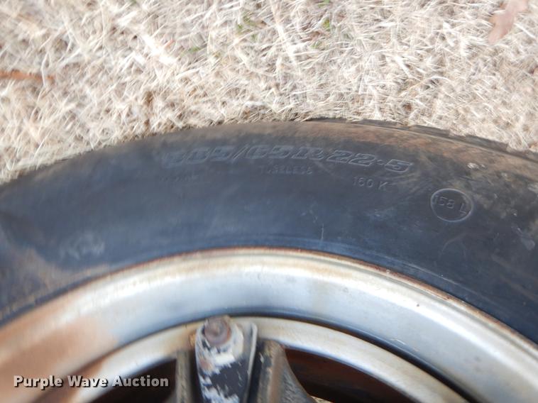 image for item FQ9643 1979 International F2574 vacuum truck