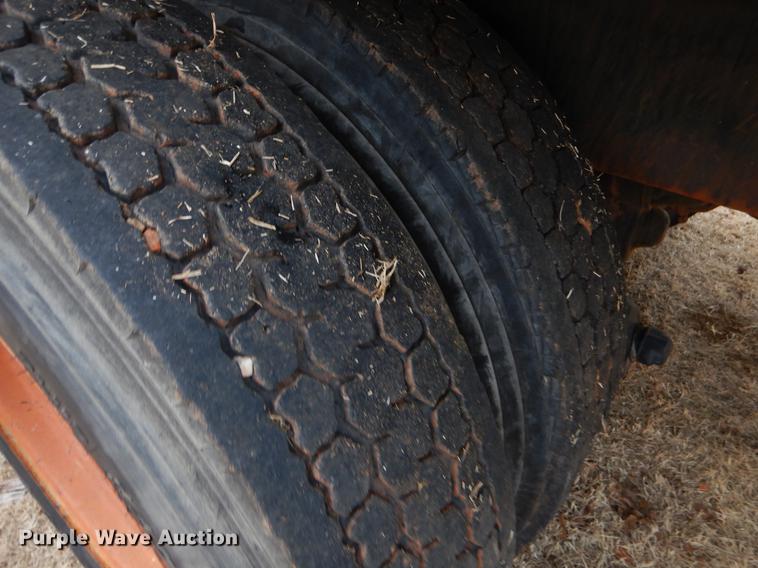 image for item FQ9643 1979 International F2574 vacuum truck