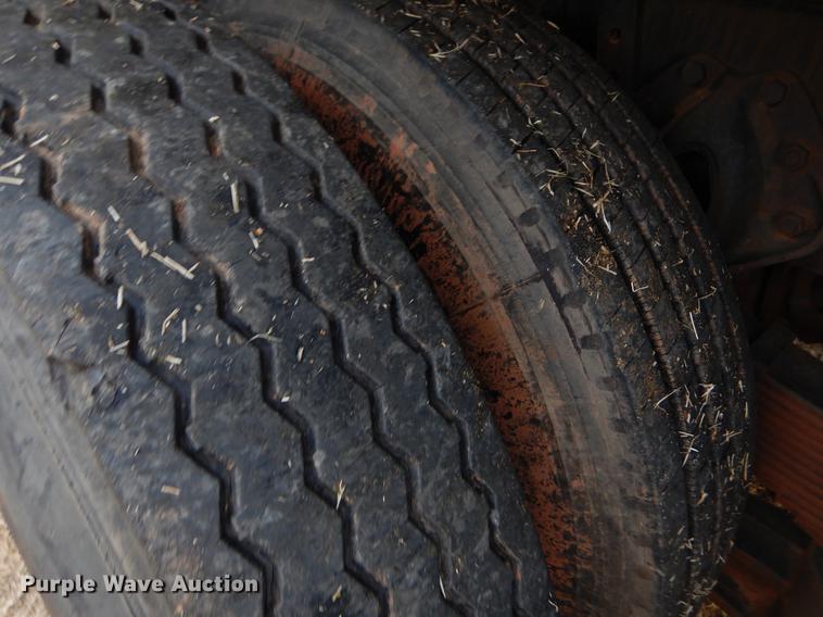 image for item FQ9643 1979 International F2574 vacuum truck