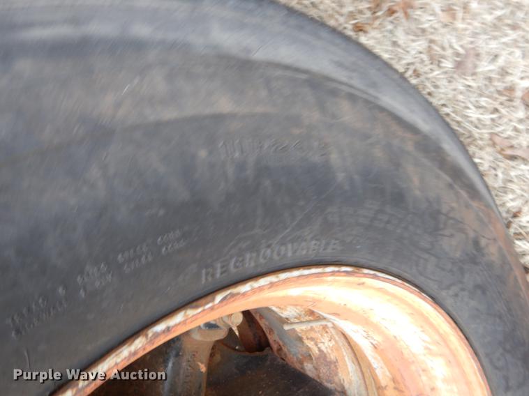 image for item FQ9643 1979 International F2574 vacuum truck