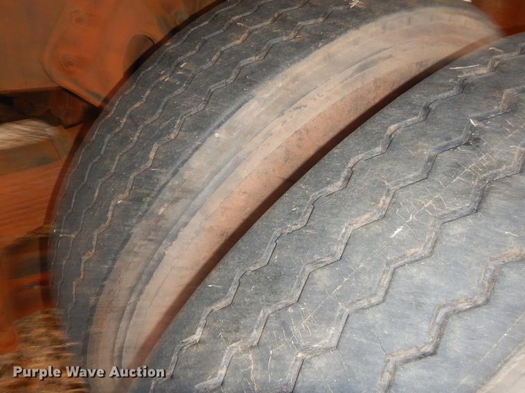 image for item FQ9643 1979 International F2574 vacuum truck