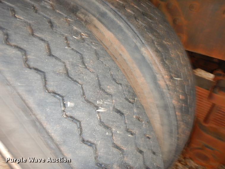 image for item FQ9643 1979 International F2574 vacuum truck