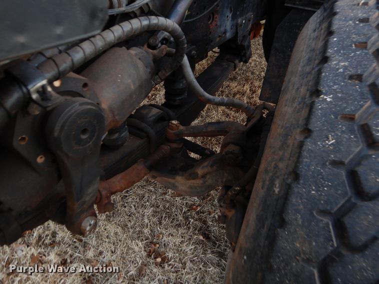 image for item FQ9643 1979 International F2574 vacuum truck