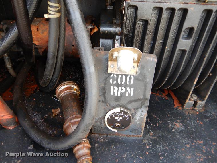 image for item FQ9643 1979 International F2574 vacuum truck