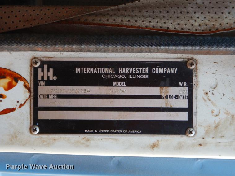 image for item FQ9643 1979 International F2574 vacuum truck