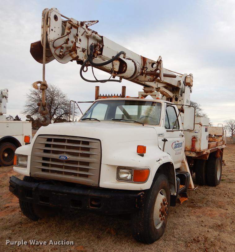 image for item FQ9644 1995 Ford F800 digger derrick truck