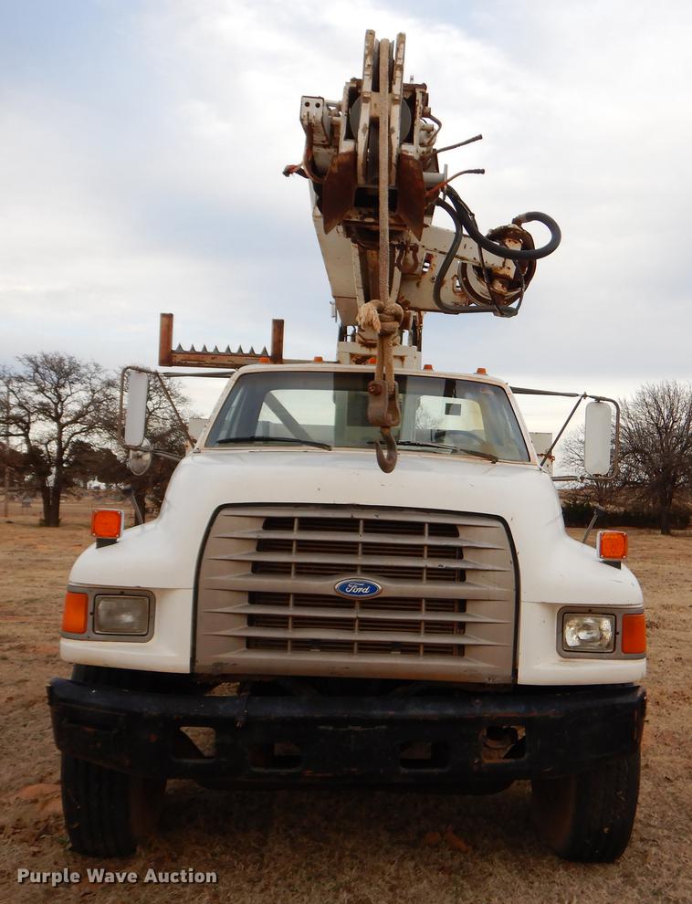 image for item FQ9644 1995 Ford F800 digger derrick truck