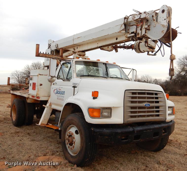 image for item FQ9644 1995 Ford F800 digger derrick truck