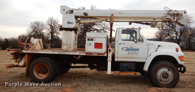 image for item FQ9644 1995 Ford F800 digger derrick truck