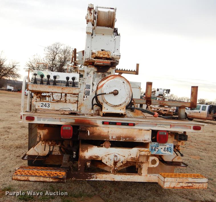 image for item FQ9644 1995 Ford F800 digger derrick truck