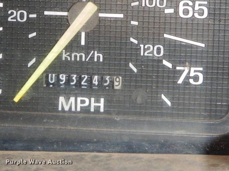 image for item FQ9644 1995 Ford F800 digger derrick truck