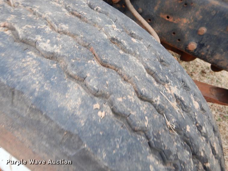 image for item FQ9644 1995 Ford F800 digger derrick truck