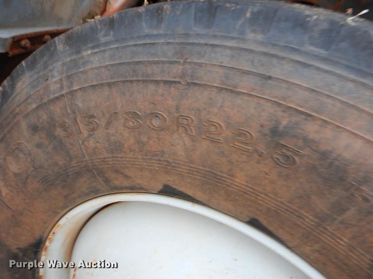 image for item FQ9644 1995 Ford F800 digger derrick truck