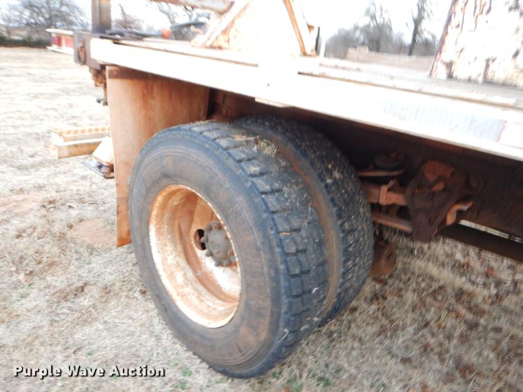 image for item FQ9644 1995 Ford F800 digger derrick truck