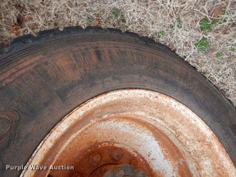 image for item FQ9644 1995 Ford F800 digger derrick truck