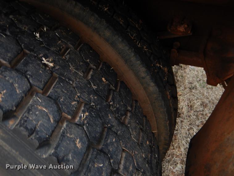 image for item FQ9644 1995 Ford F800 digger derrick truck