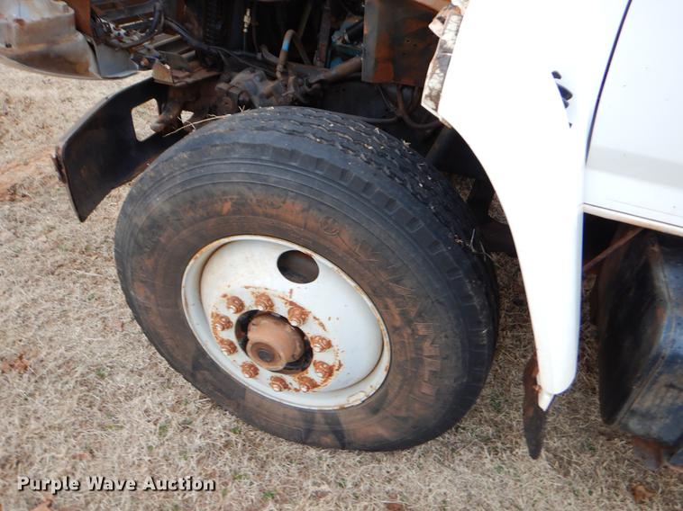 image for item FQ9644 1995 Ford F800 digger derrick truck