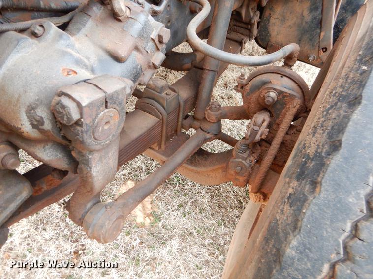image for item FQ9644 1995 Ford F800 digger derrick truck