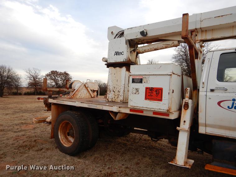 image for item FQ9644 1995 Ford F800 digger derrick truck