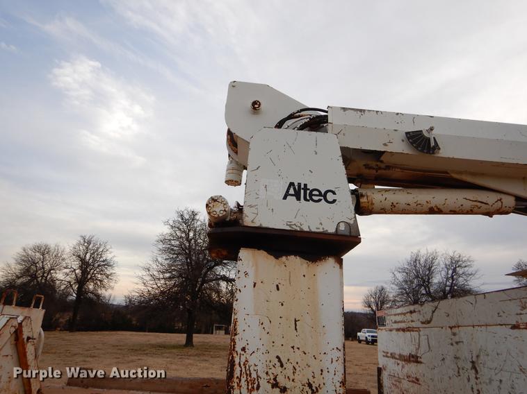 image for item FQ9644 1995 Ford F800 digger derrick truck