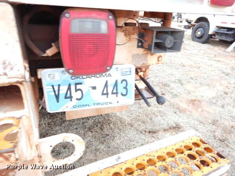 image for item FQ9644 1995 Ford F800 digger derrick truck