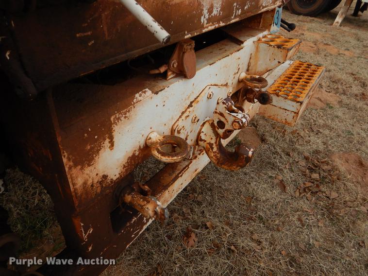 image for item FQ9644 1995 Ford F800 digger derrick truck