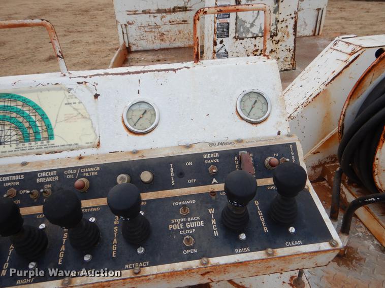 image for item FQ9644 1995 Ford F800 digger derrick truck