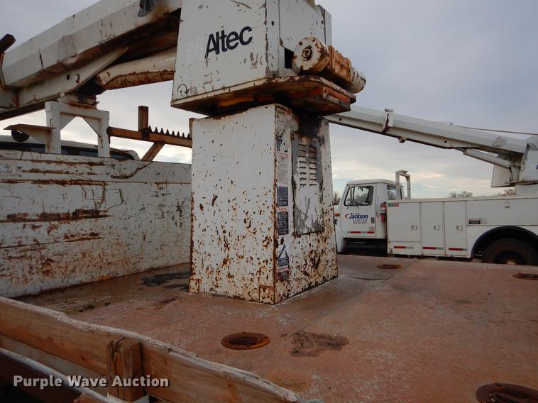 image for item FQ9644 1995 Ford F800 digger derrick truck