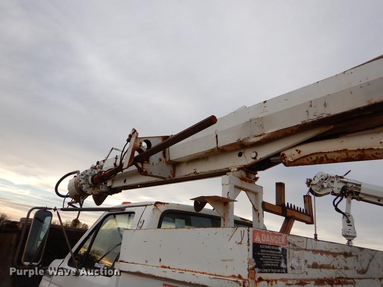 image for item FQ9644 1995 Ford F800 digger derrick truck