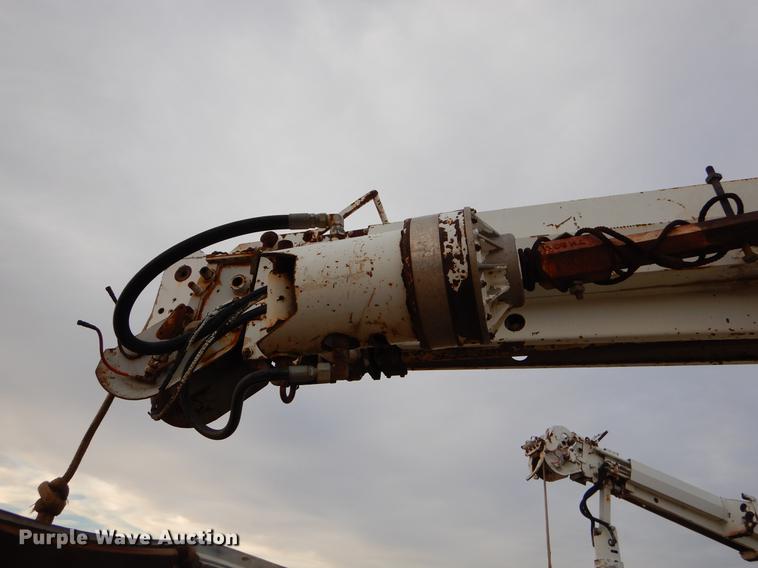 image for item FQ9644 1995 Ford F800 digger derrick truck