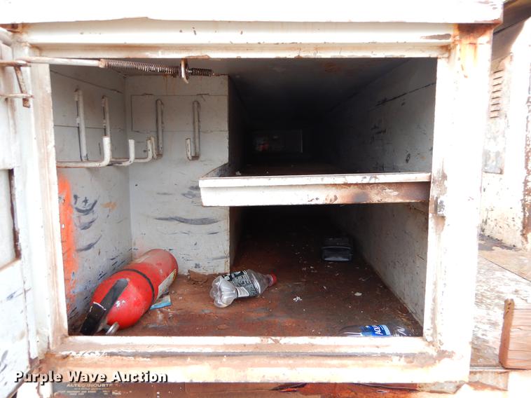 image for item FQ9644 1995 Ford F800 digger derrick truck