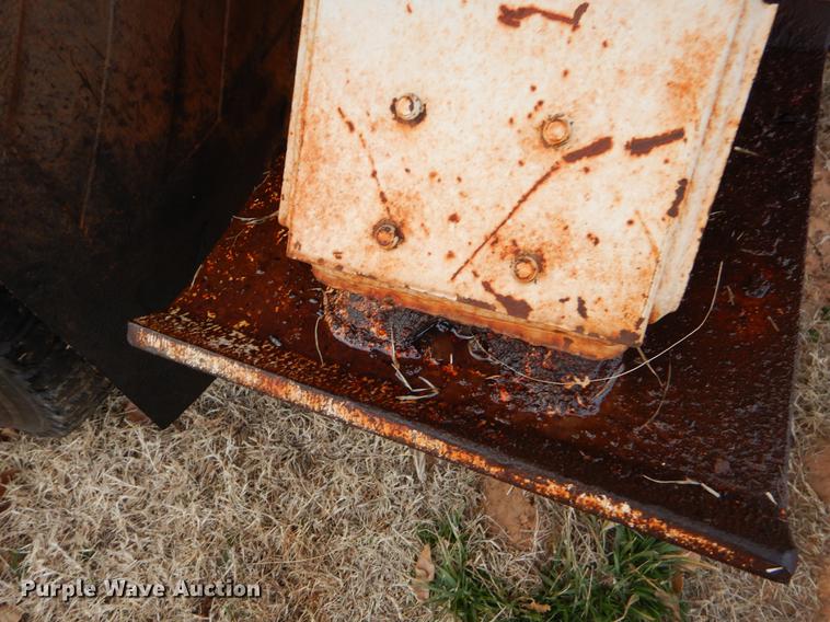 image for item FQ9644 1995 Ford F800 digger derrick truck