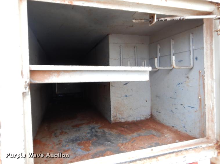 image for item FQ9644 1995 Ford F800 digger derrick truck