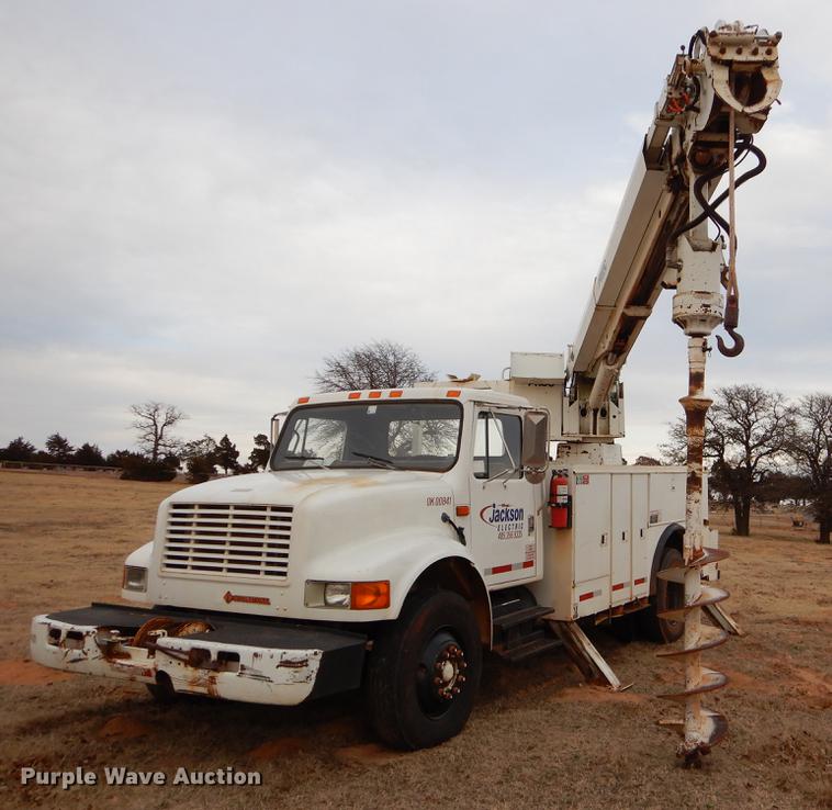 image for item FQ9645 1992 International 4700 digger derrick truck