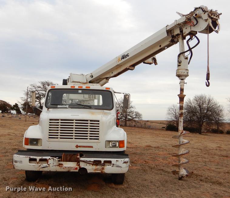image for item FQ9645 1992 International 4700 digger derrick truck