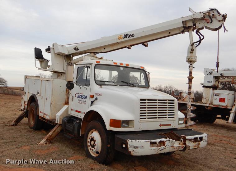 image for item FQ9645 1992 International 4700 digger derrick truck