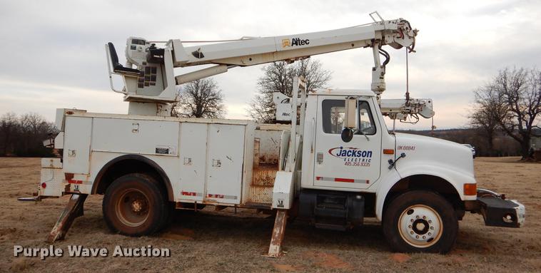 image for item FQ9645 1992 International 4700 digger derrick truck