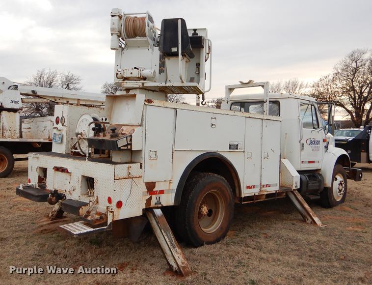 image for item FQ9645 1992 International 4700 digger derrick truck