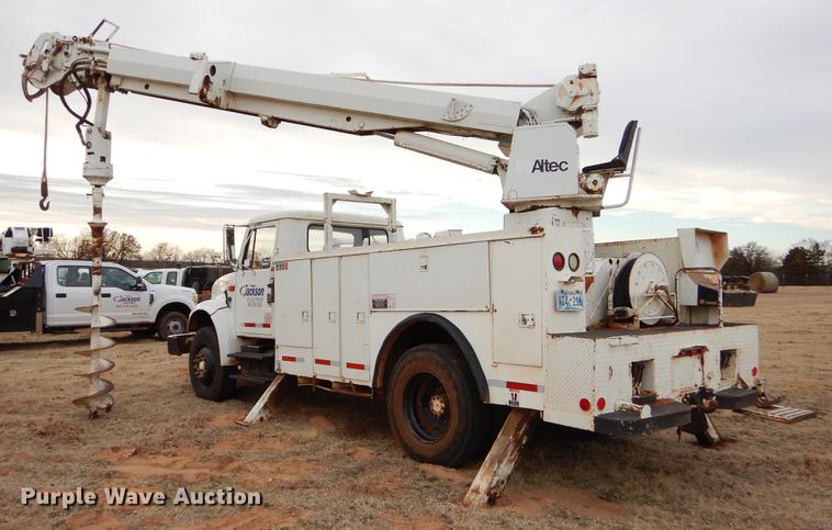 image for item FQ9645 1992 International 4700 digger derrick truck