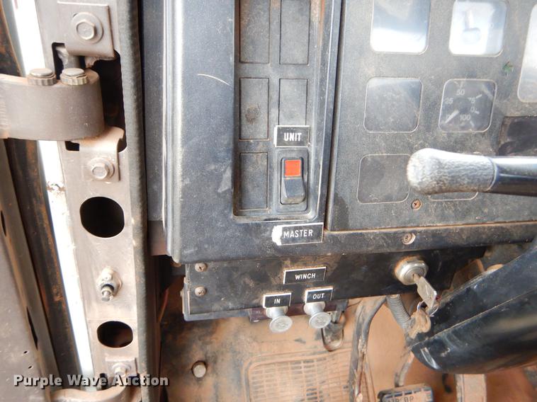 image for item FQ9645 1992 International 4700 digger derrick truck