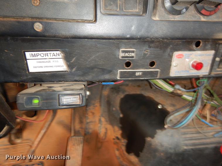 image for item FQ9645 1992 International 4700 digger derrick truck