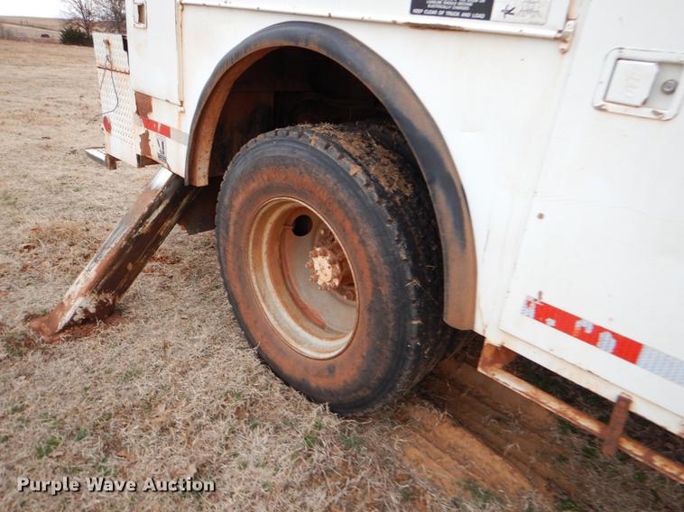 image for item FQ9645 1992 International 4700 digger derrick truck