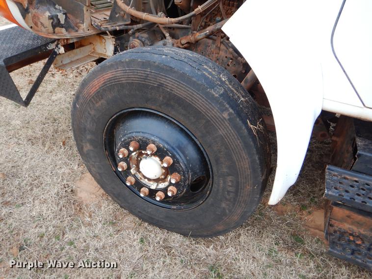 image for item FQ9645 1992 International 4700 digger derrick truck