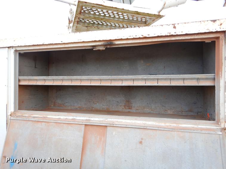 image for item FQ9645 1992 International 4700 digger derrick truck