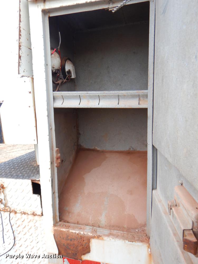 image for item FQ9645 1992 International 4700 digger derrick truck